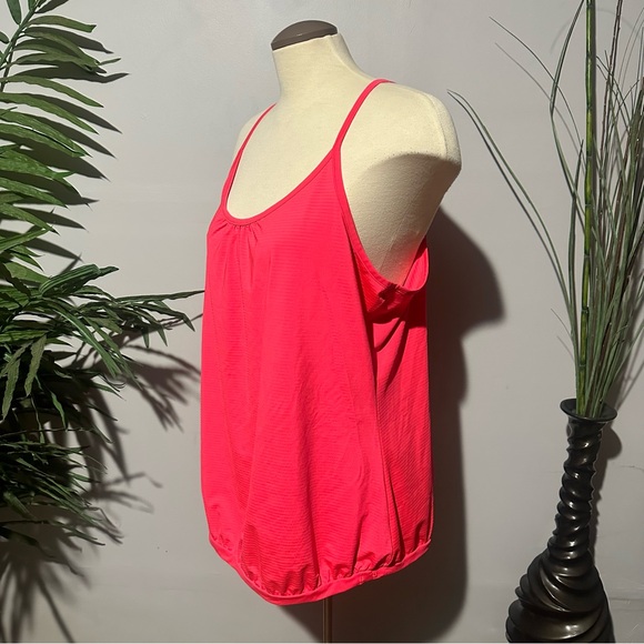 Workout top - Picture 3 of 3